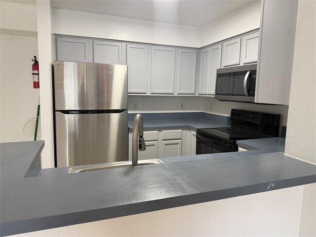 Building Photo - 7630 Westwood Dr