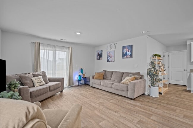 Building Photo - 402 Folkstone Rd