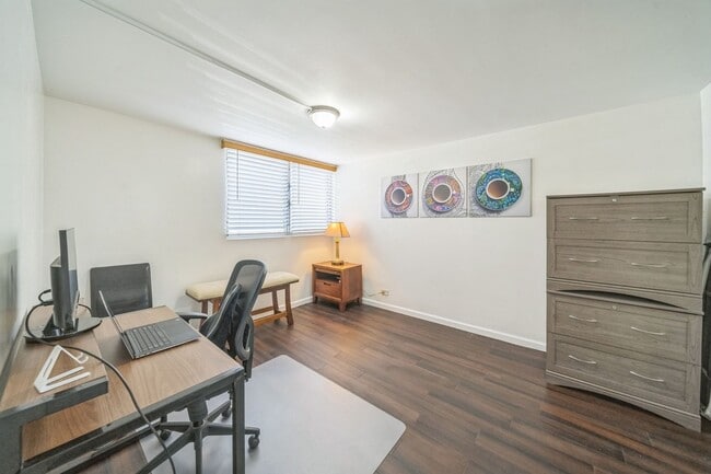 Building Photo - Charming central 3BR Condo in Honolulu