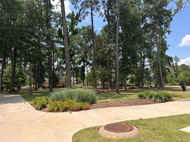 Building Photo - 819 Spruce Pine Dr