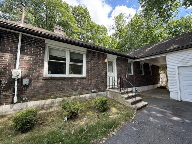 Building Photo - 74 Village Ln