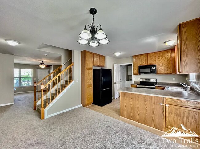 Building Photo - 3 BED/2.5 BATH TOWNHOME IN ARDEN