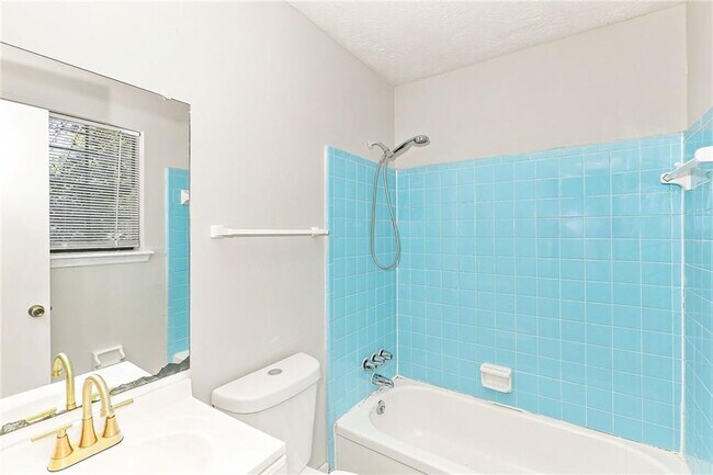 Building Photo - 596 Crestmont Ct