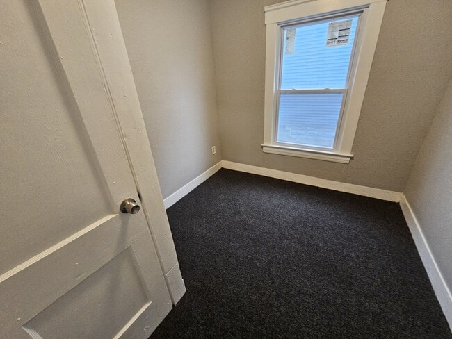 Building Photo - 4110 E 64th St