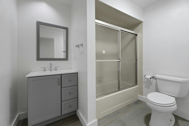 Building Photo - 806 Spinnaker Ct