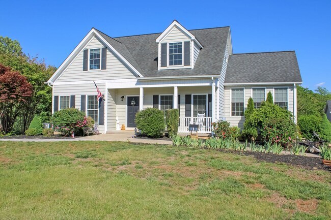 Building Photo - 3 bedroom Country Home on 4 acres