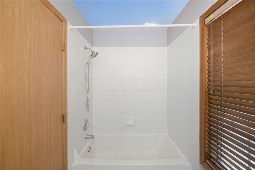 Building Photo - 118 Cambrian Ct