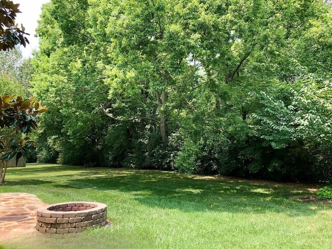 Building Photo - “Your Dream Home Awaits in the Heart of Franklin, TN"