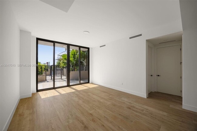Building Photo - 3034 Oak Ave
