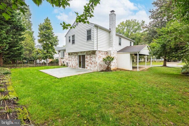 Building Photo - 615 Smallwood Rd