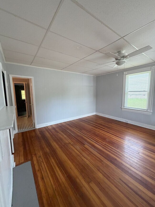 Building Photo - Charming 3 Bedroom in Schoolfield