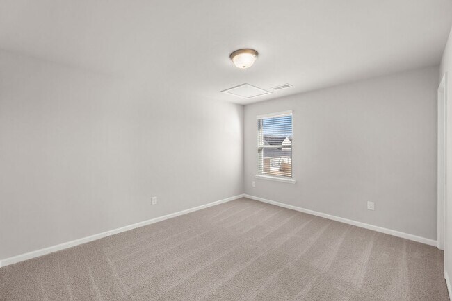 Building Photo - 512 Serena Trl