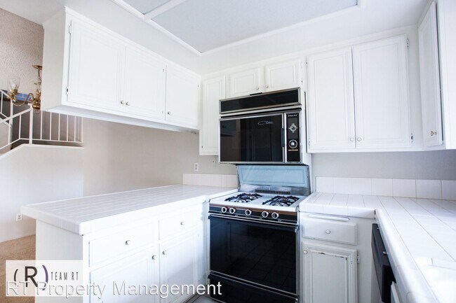 Building Photo - 2 br, 2.5 bath House - Cedar Pointe