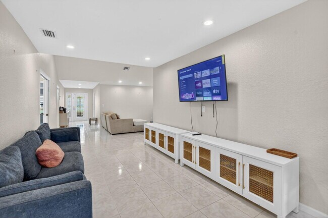 Building Photo - 10065 Camelback Ln