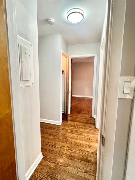 Hallway from angle of bedroom - 2385 Van Leunen Dr