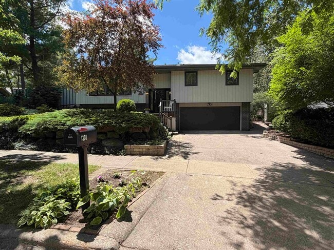Building Photo - 1308 Shirley St