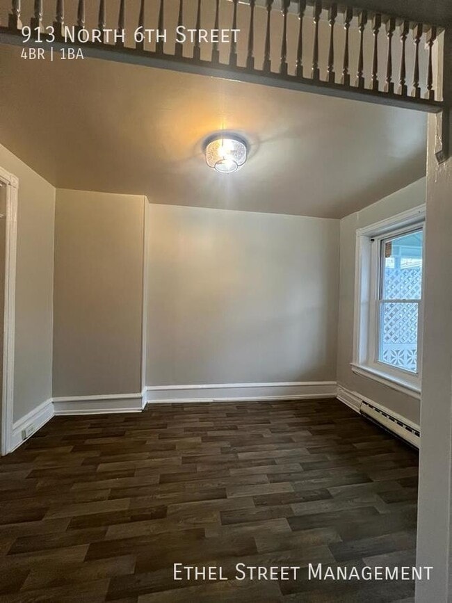 Building Photo - 913 N 6th St