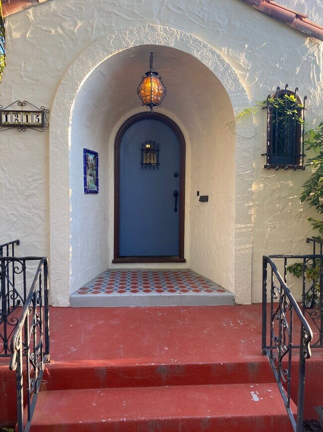 Building Photo - Charming Mediterranean Circa 1937 House