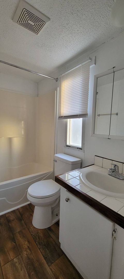 Building Photo - Ready to Move in