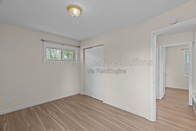 Building Photo - 5661 Bermuda Dr