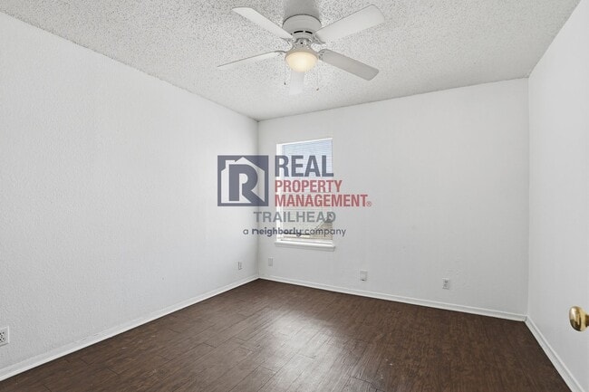 Building Photo - Well-Designed 2 Bedroom Townhome Near Camp Bowie