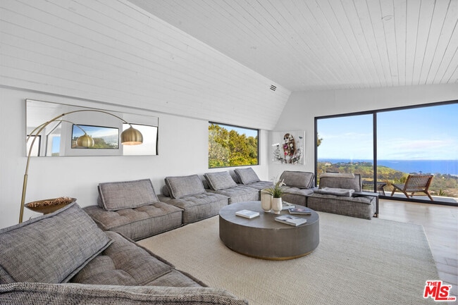 Building Photo - 23812 Malibu Crest Dr