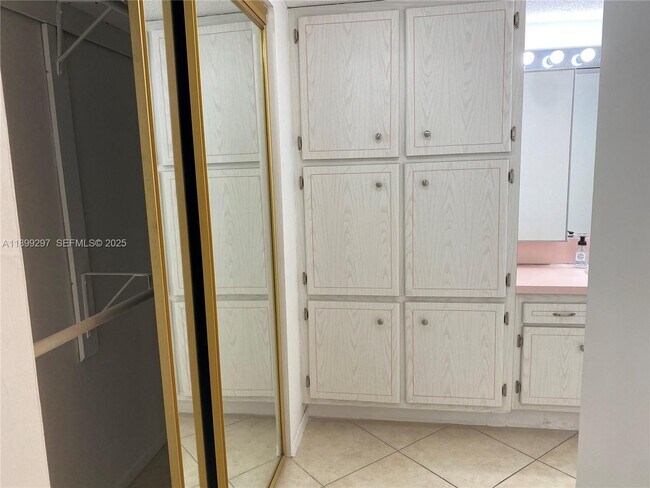 Building Photo - 18031 Biscayne Blvd