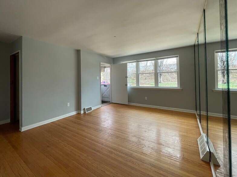 Building Photo - 614 Borbeck Ave