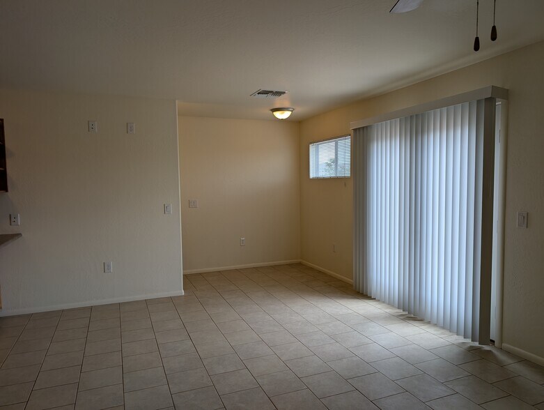 Building Photo - 1737 S Murdock Rd