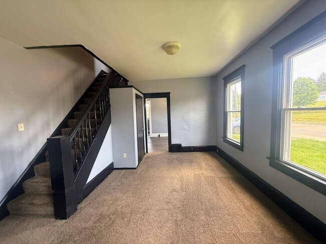 Building Photo - 2359 Mahoning Rd NE