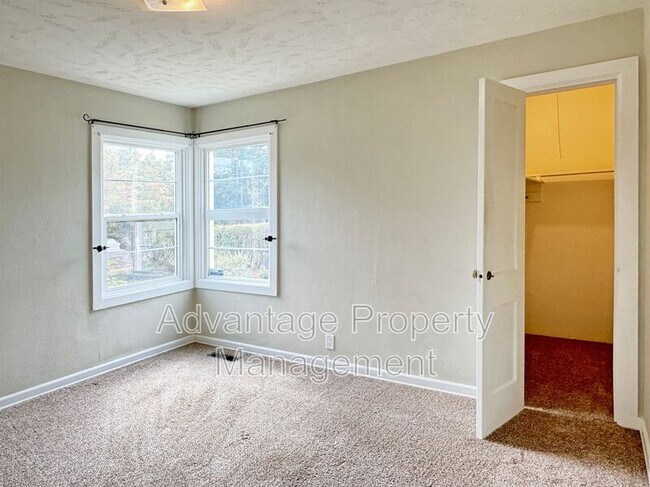 Building Photo - 2889 NW Gibson Hill Rd
