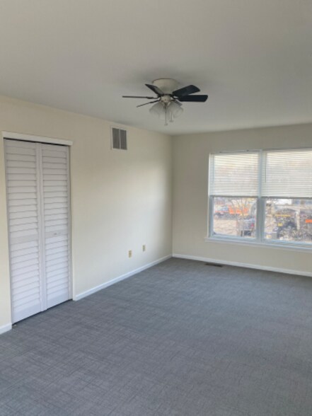 Building Photo - 9309 James St