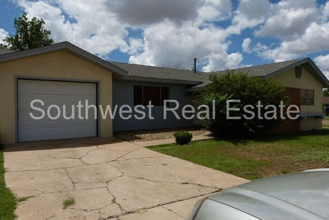 Building Photo - Lovely 3 bedroom 2 bath home
