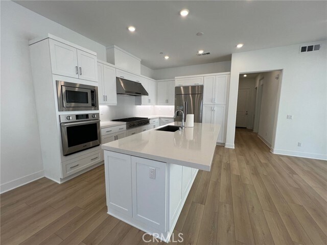 Building Photo - 179 Sawbuck