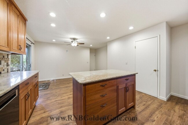 Building Photo - Gorgeous home with spacious yard in Kentfield for rent!