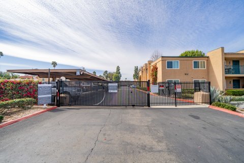 Building Photo - 570 S Lincoln Ave