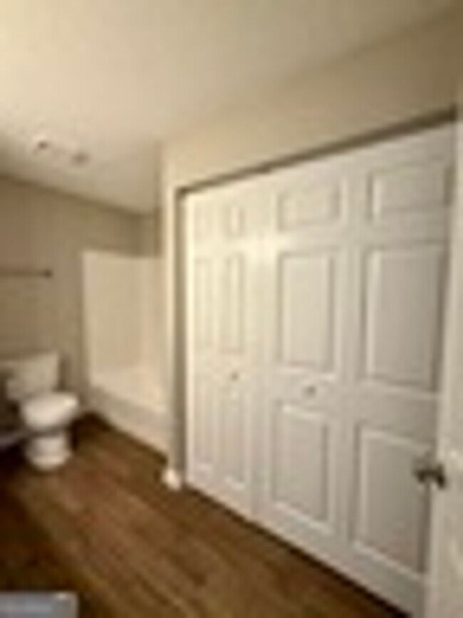 Building Photo - 438/440 Admirals Walk Dr