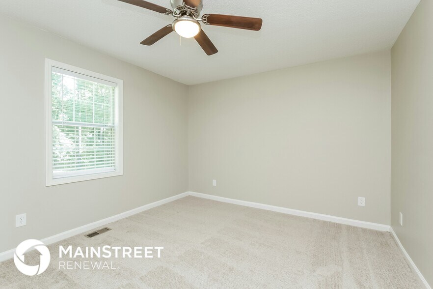 Building Photo - 219 Hampton Dr