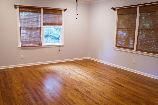 Building Photo - 2287 Vistamont Dr