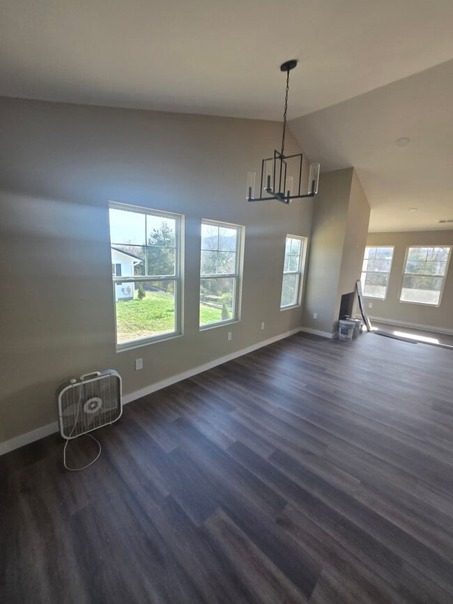 Building Photo - 328 Wilson Hurst St