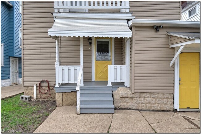 Building Photo - 3100 Montclair Ave