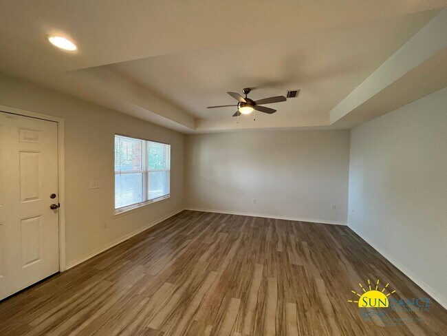 Building Photo - Beautiful home in the heart of Niceville!