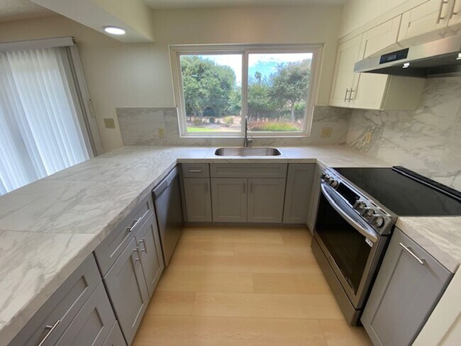 Building Photo - 11755 Tam O'Shanter Dr