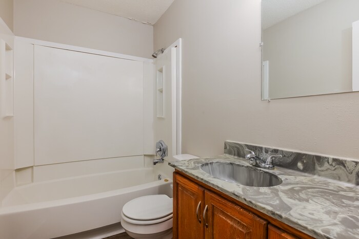 Building Photo - 512 Old Fort Dr