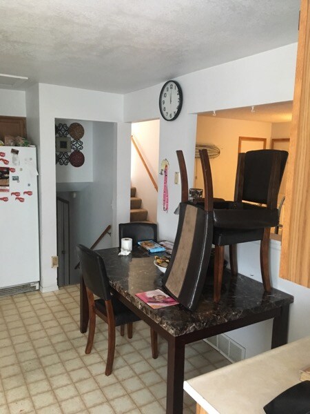 Building Photo - Charming 3BR/2BA with Massive Yard and Gar...