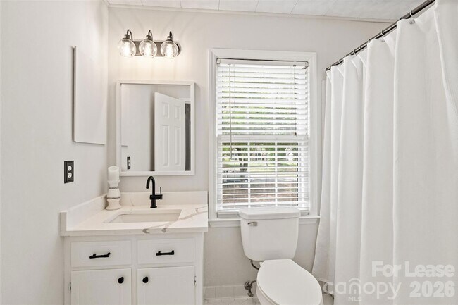 Building Photo - 6600/6602 Porterfield Road Unit