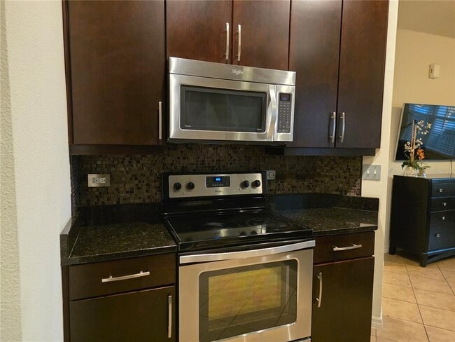 Building Photo - 11842 Silverlake Park Dr