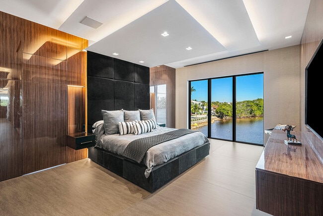 Building Photo - 2934 NE 8th Ave