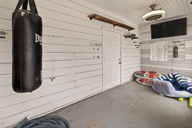 Building Photo - 717 W 30th St