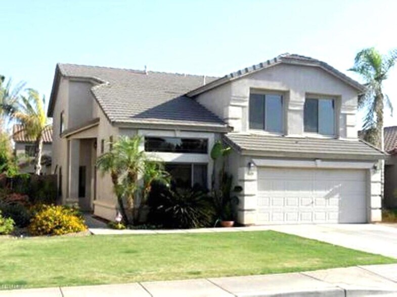 Primary Photo - 519 W Douglas Ave